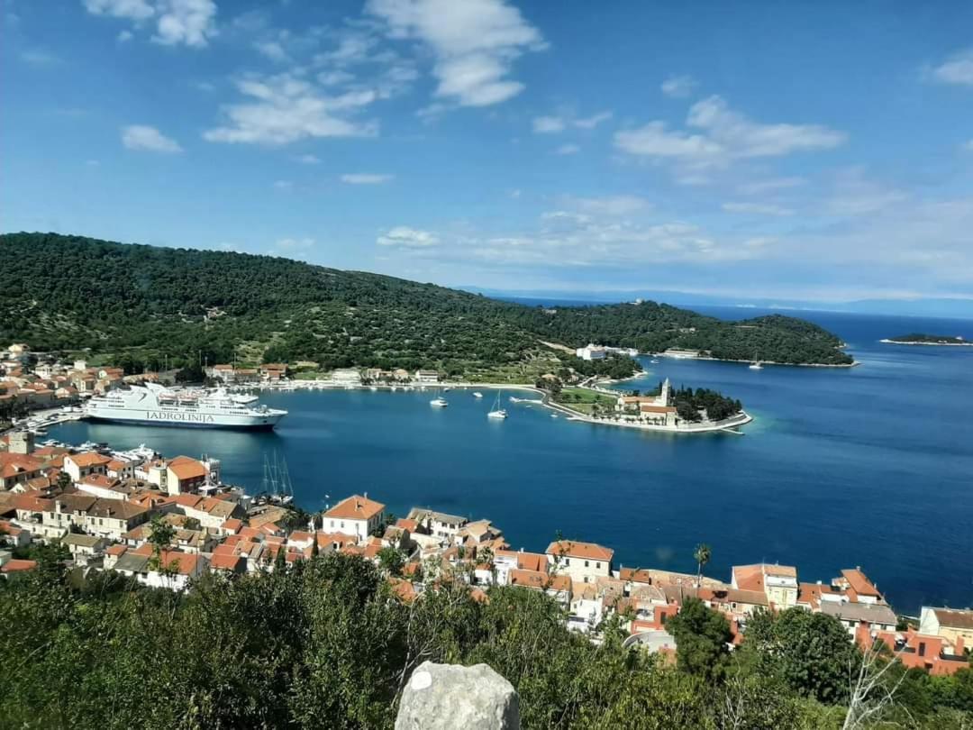 Neo Rukavac (Vis)